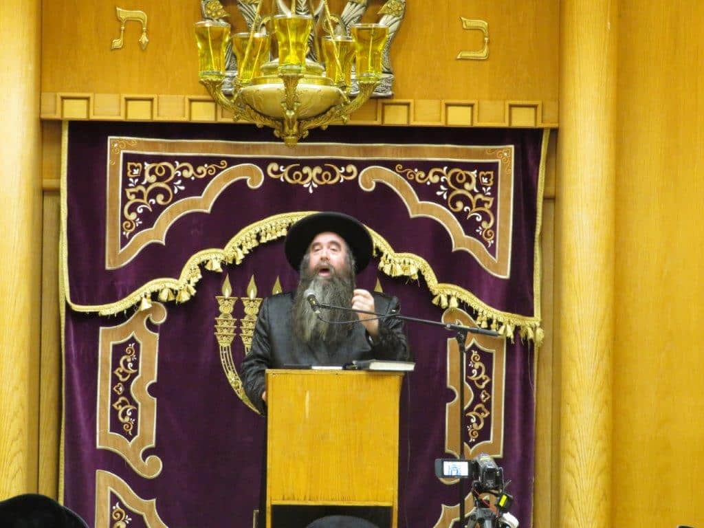 גלריה: אב"ד קריית צאנז מסר שיחת חיזוק בביהמ"ד בעלזא