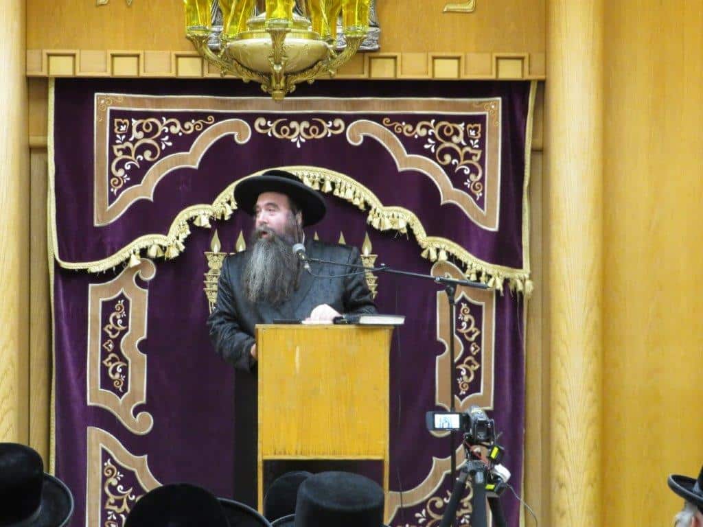 גלריה: אב"ד קריית צאנז מסר שיחת חיזוק בביהמ"ד בעלזא