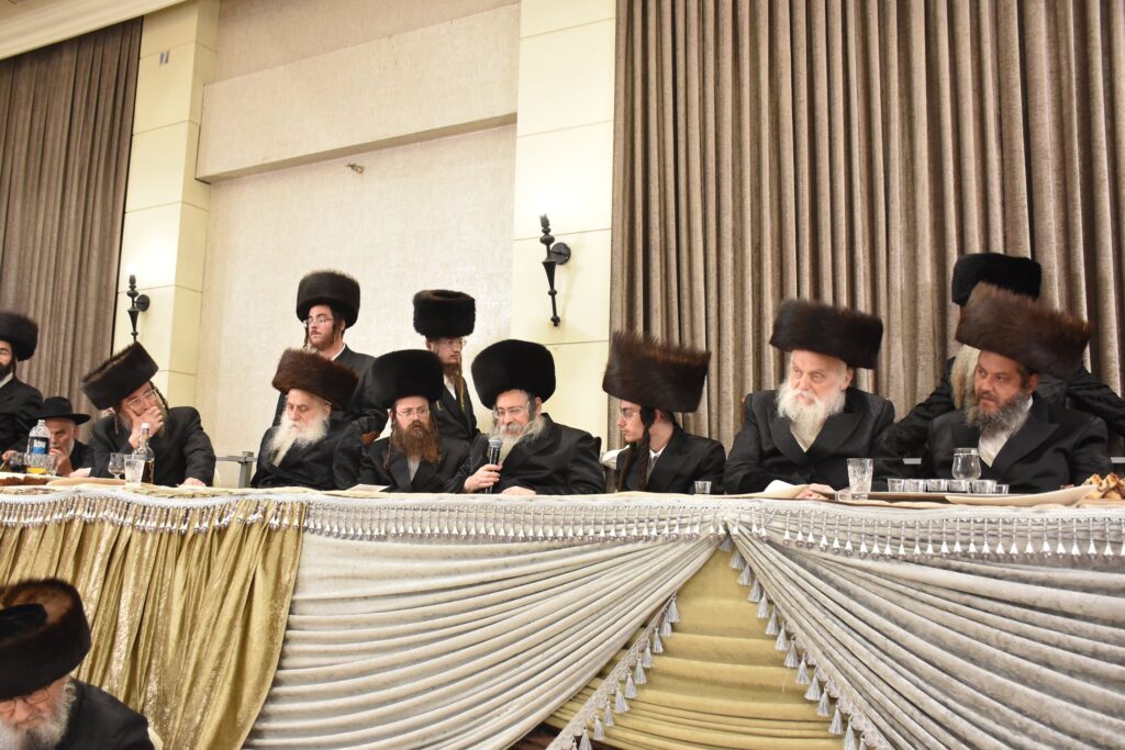 גלריה: אדמו"רים ורבנים בשמחת גאב"ד יביניאל - אשלג