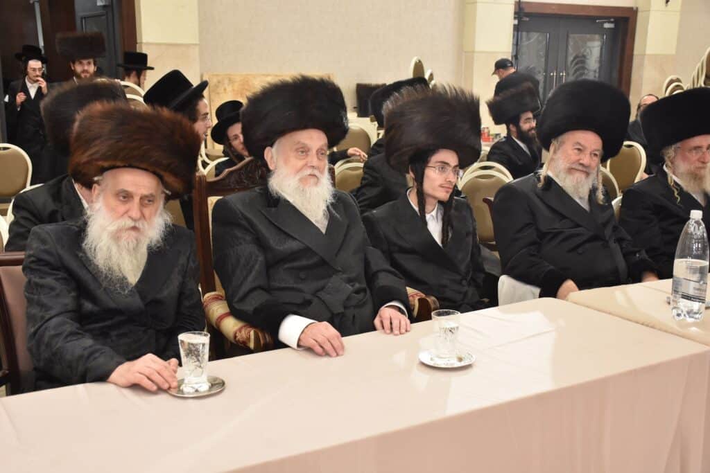 גלריה: אדמו"רים ורבנים בשמחת גאב"ד יביניאל - אשלג