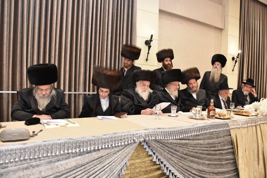 גלריה: אדמו"רים ורבנים בשמחת גאב"ד יביניאל - אשלג