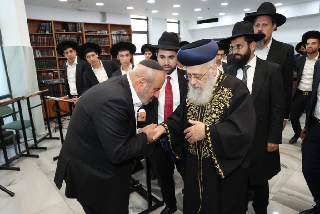 גלריה: הראשל"צ חיזק את תלמידי הישיבה
