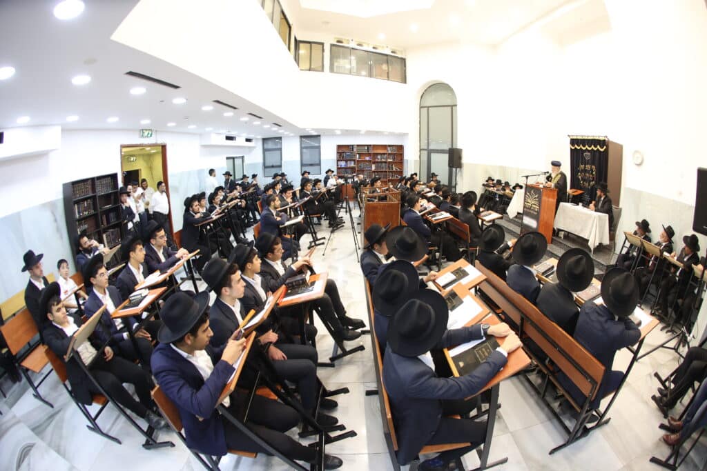 גלריה: הראשל"צ חיזק את תלמידי הישיבה