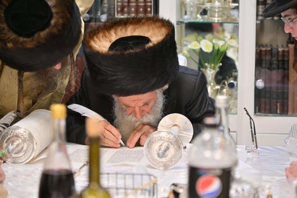 גלריה: מעמד הכנסת ספר תורה לתולדות אהרן