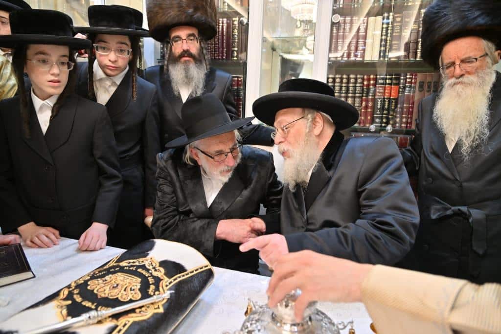 גלריה: מעמד הכנסת ספר תורה לתולדות אהרן