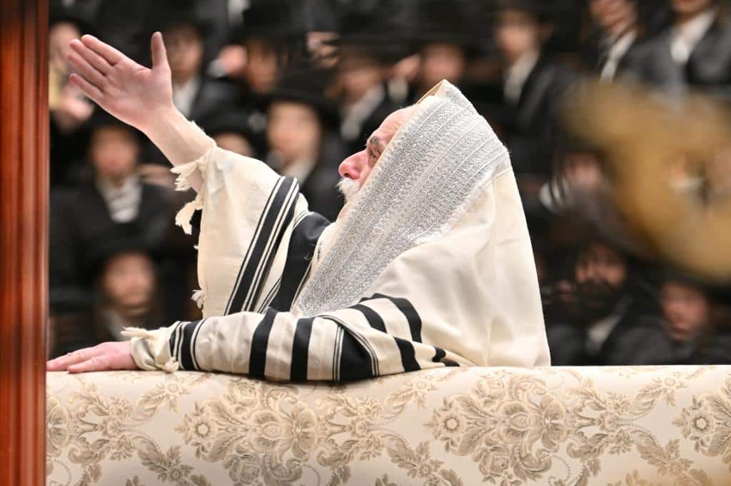 גלריה: הרבי מויז'ניץ באמירת הסליחות