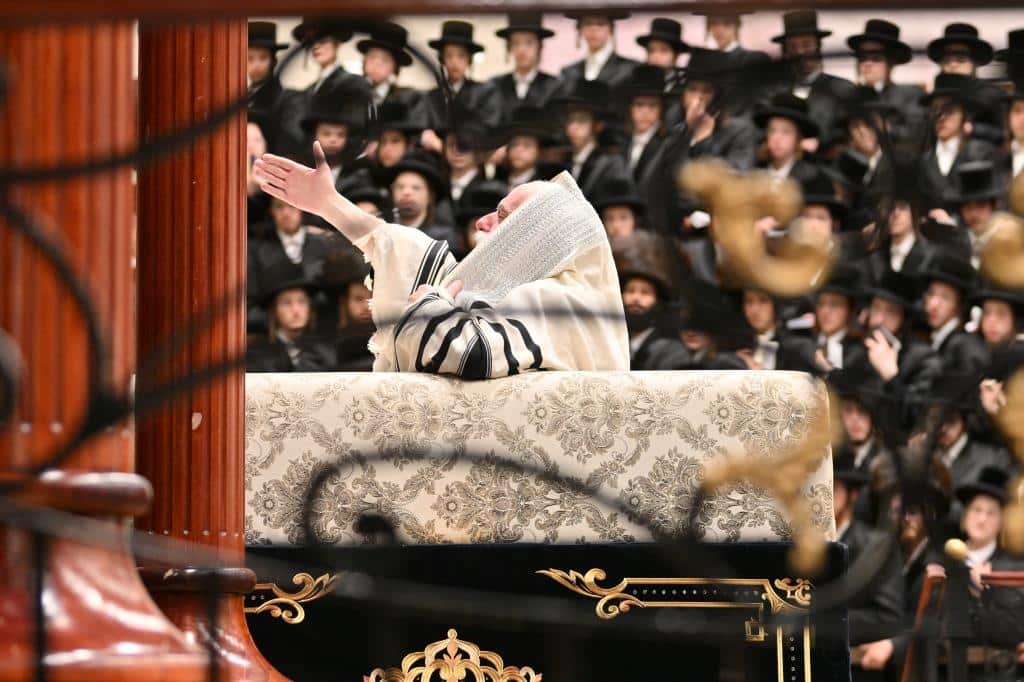 גלריה: הרבי מויז'ניץ באמירת הסליחות