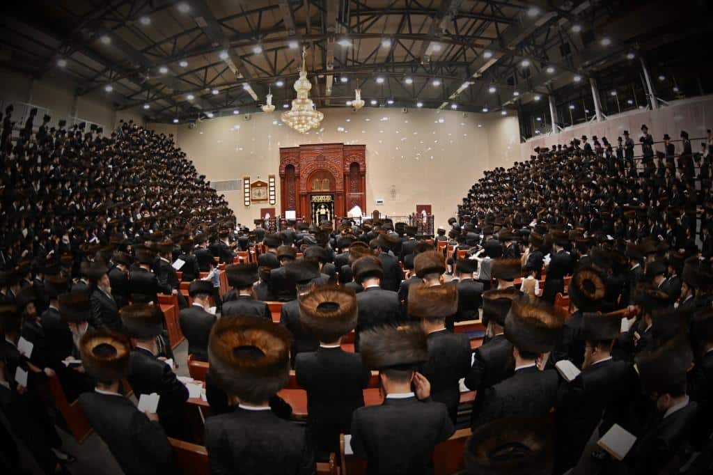 גלריה: הרבי מויז'ניץ באמירת הסליחות