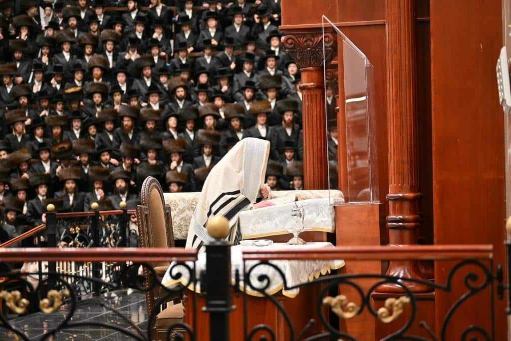 גלריה: הרבי מויז'ניץ באמירת הסליחות