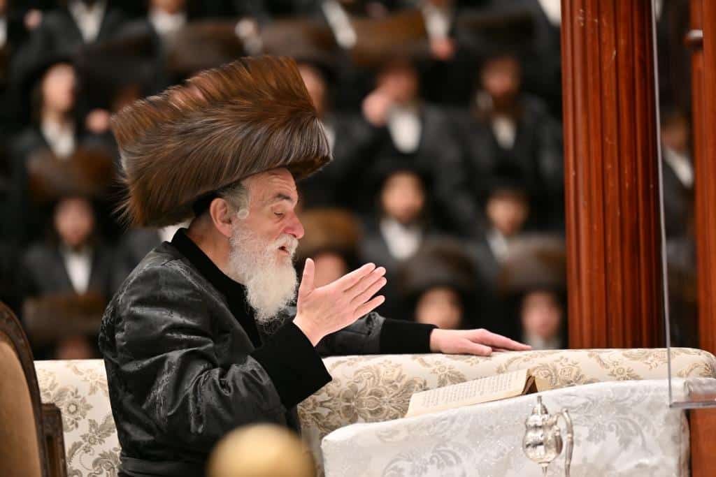 גלריה: הרבי מויז'ניץ באמירת הסליחות