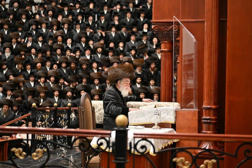 גלריה: הרבי מויז'ניץ באמירת הסליחות