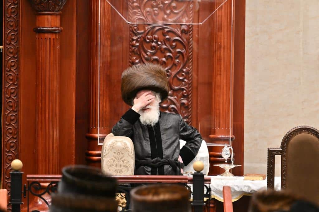 גלריה: הרבי מויז'ניץ באמירת הסליחות