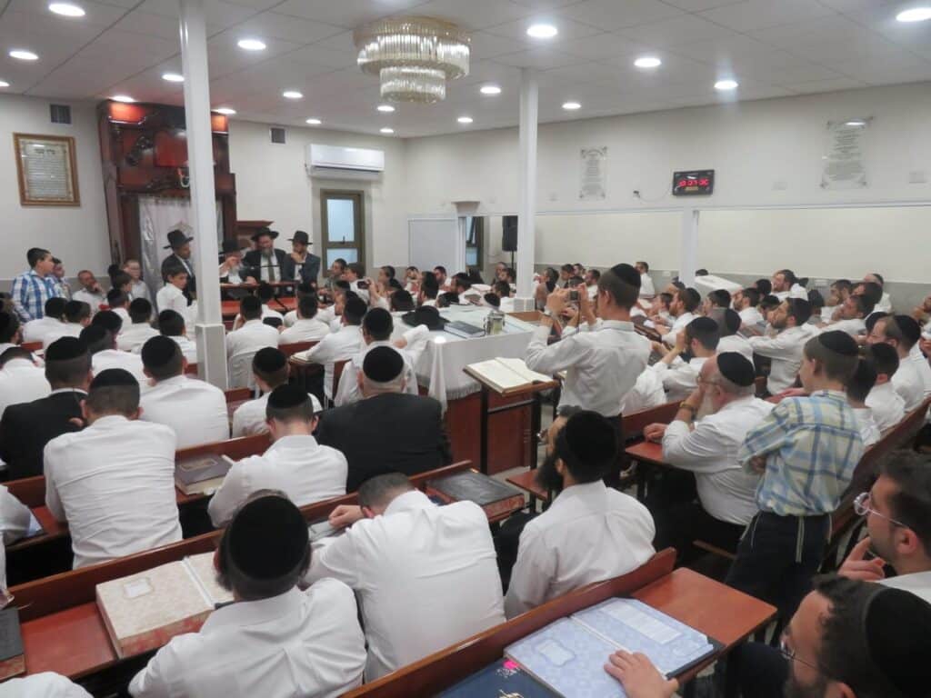 גלריה מיוחדת: הגרמ"צ ברגמן בשיחת חיזוק ב"בית השם"