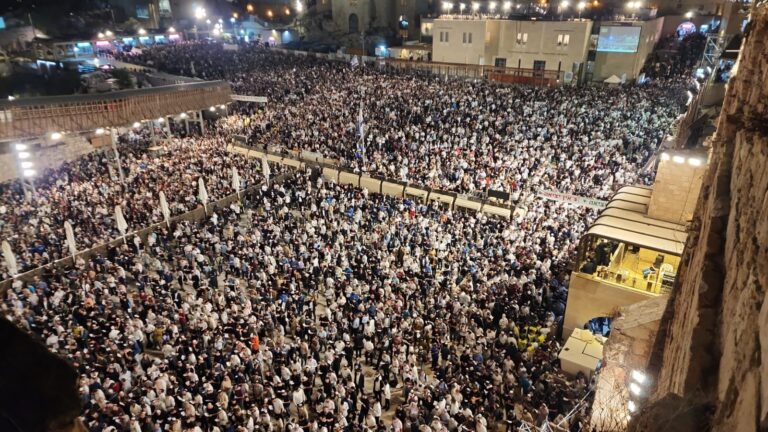 מעל 2 מיליון איש השתתפו במעמדי הסליחות בכותל המערבי