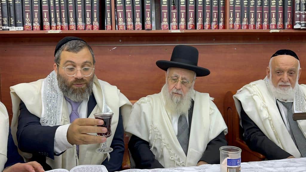 בצאת כיפור: הראשל"צ בהבדלה וברכת הלבנה