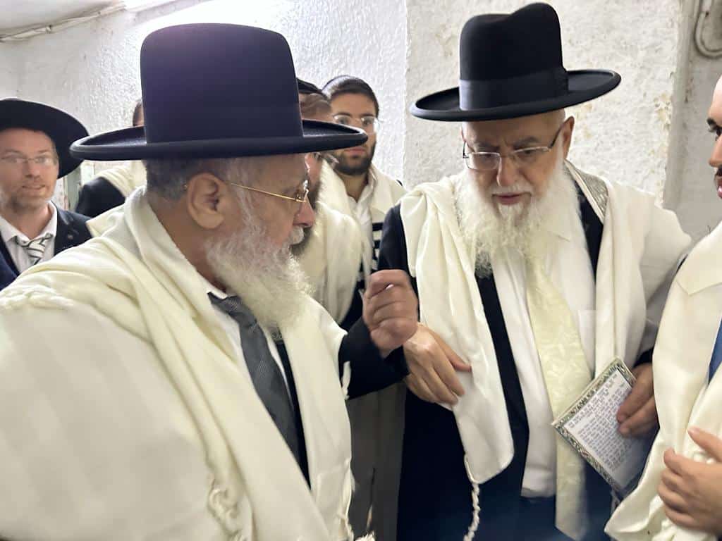 בצאת כיפור: הראשל"צ בהבדלה וברכת הלבנה