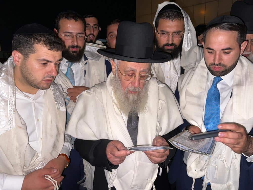 בצאת כיפור: הראשל"צ בהבדלה וברכת הלבנה