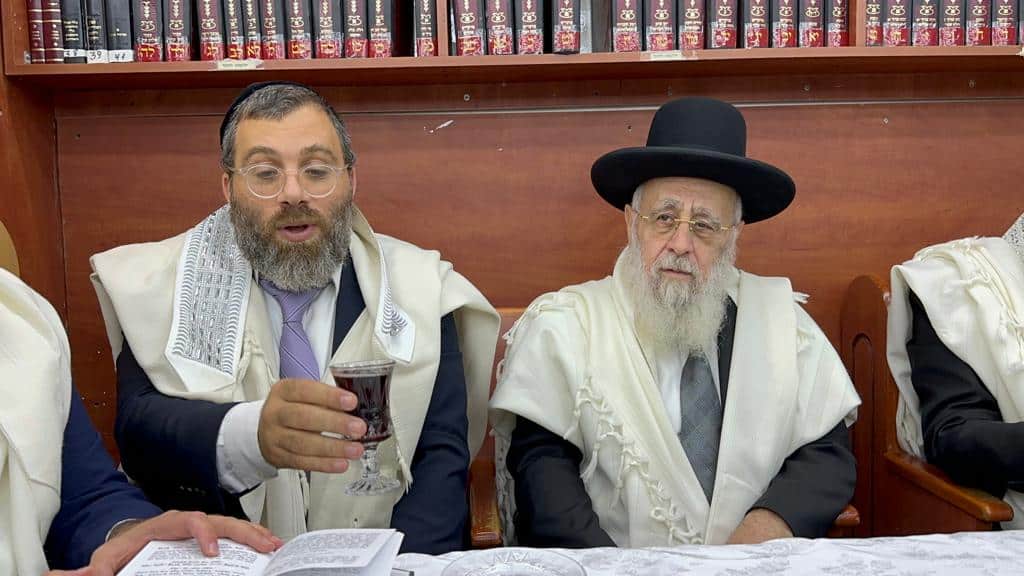 בצאת כיפור: הראשל"צ בהבדלה וברכת הלבנה