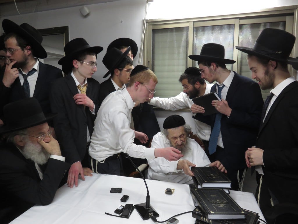 במעונו של גאון ישראל: בחורי 'אורחות תורה' ערכו סיום מסכת