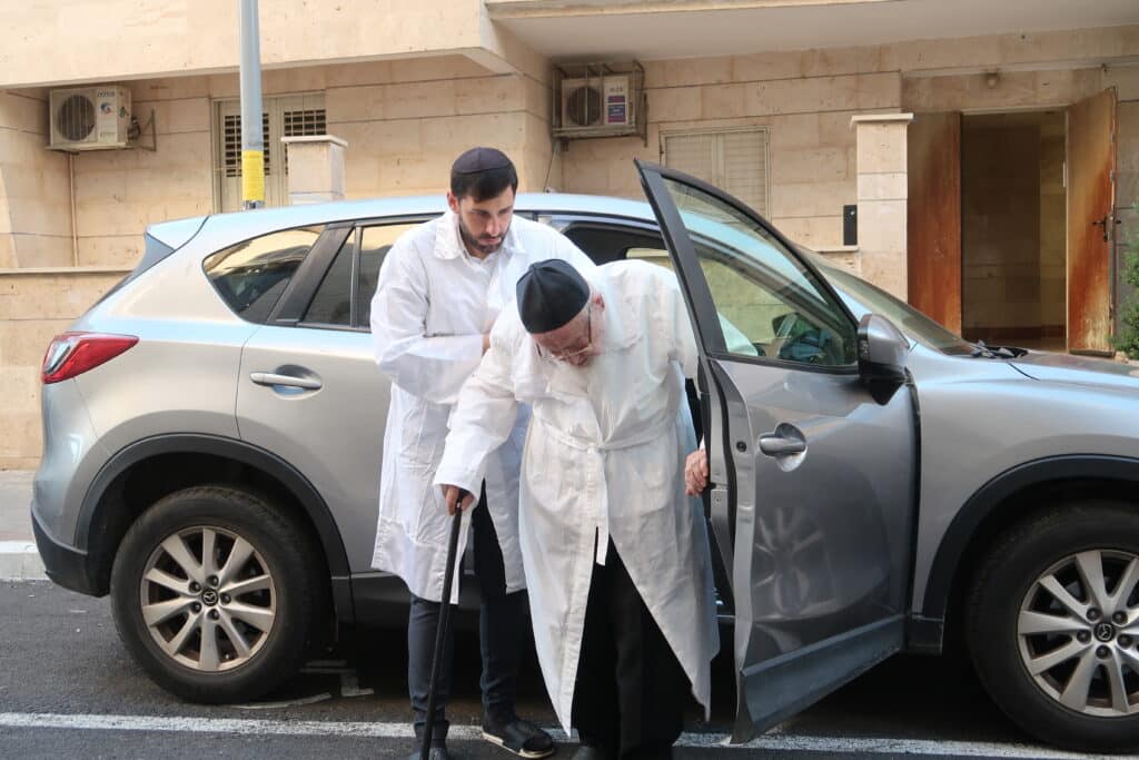 גלריה: מרן הגרמ"צ ברגמן בערב ומוצאי יום הקדוש