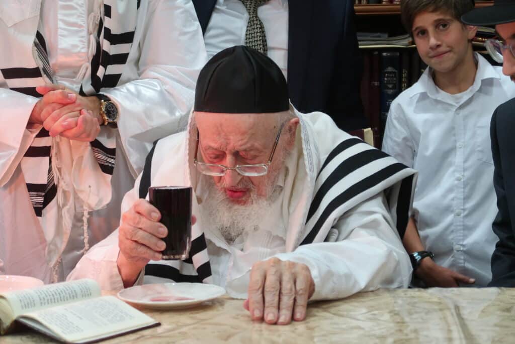 גלריה: מרן הגרמ"צ ברגמן בערב ומוצאי יום הקדוש