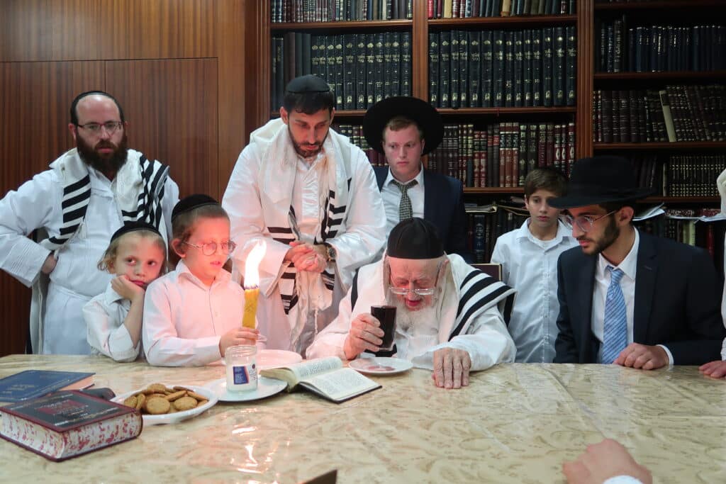 גלריה: מרן הגרמ"צ ברגמן בערב ומוצאי יום הקדוש