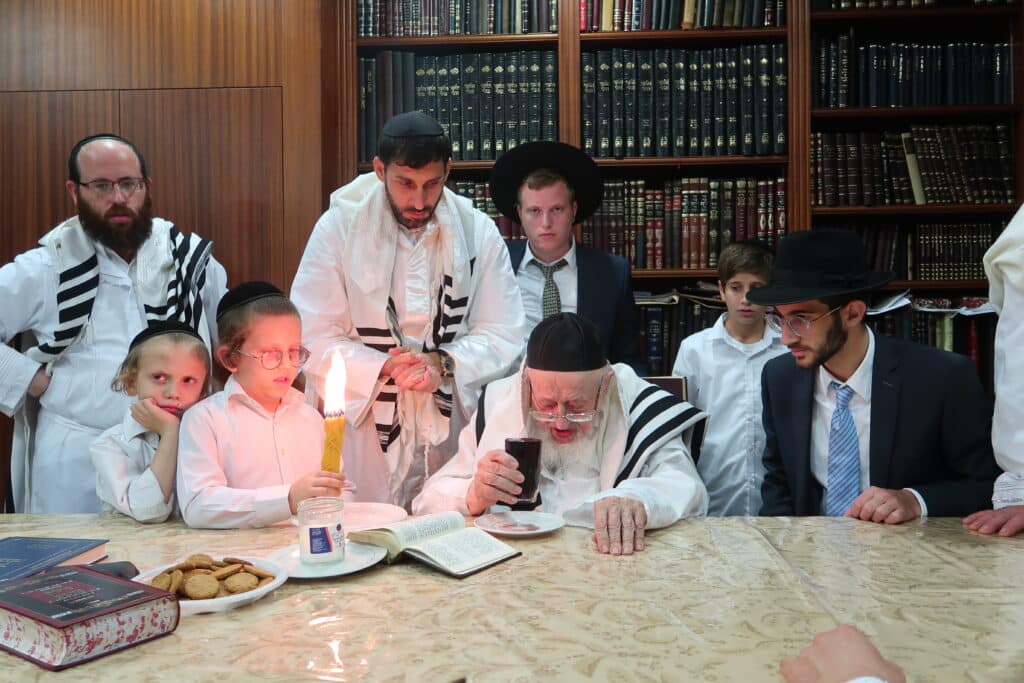 גלריה: מרן הגרמ"צ ברגמן בערב ומוצאי יום הקדוש