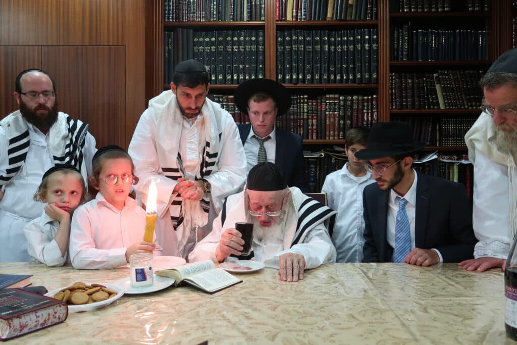 גלריה: מרן הגרמ"צ ברגמן בערב ומוצאי יום הקדוש