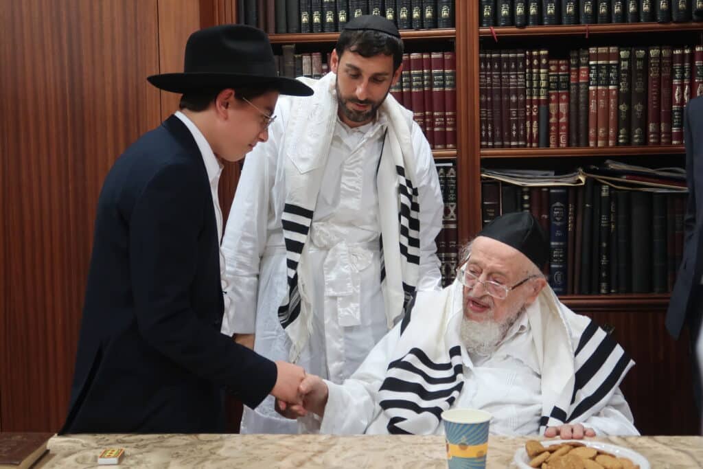 גלריה: מרן הגרמ"צ ברגמן בערב ומוצאי יום הקדוש