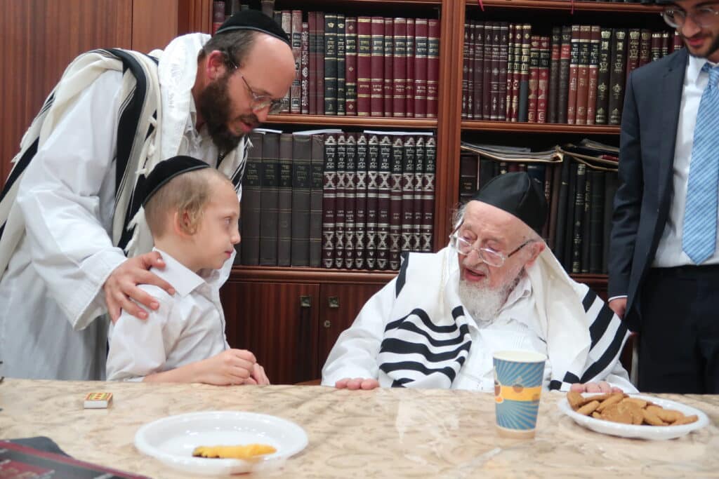 גלריה: מרן הגרמ"צ ברגמן בערב ומוצאי יום הקדוש