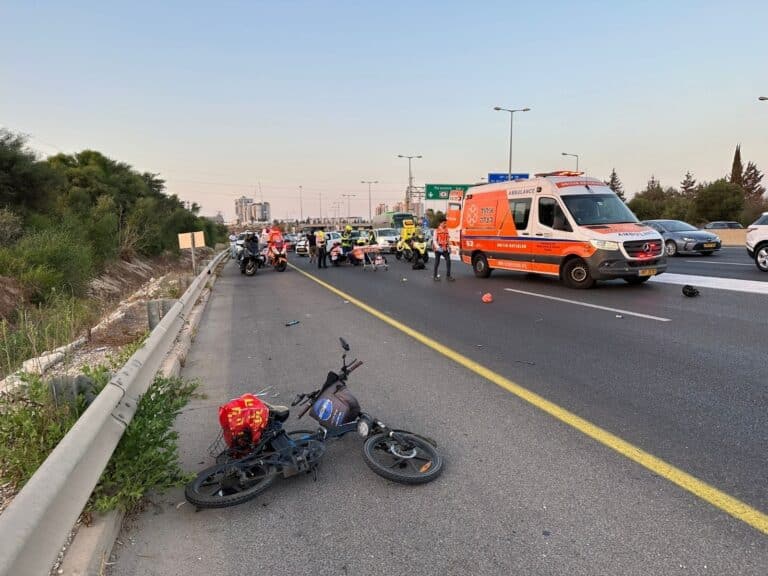 שוב זה קורה: רוכב אופנים חשמליים נפצע באורח קשה