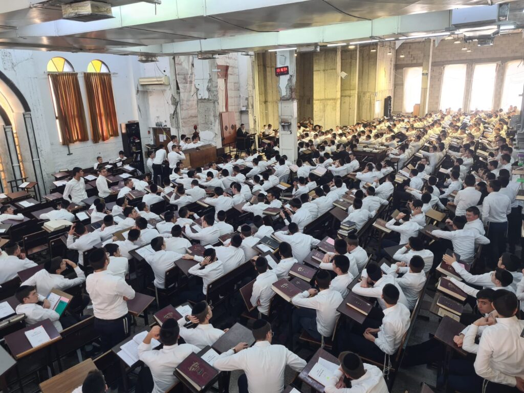 אחרי חולשתו: מרן הגר"ב ויסבקר מסר שיעור לתלמידי הישיבה