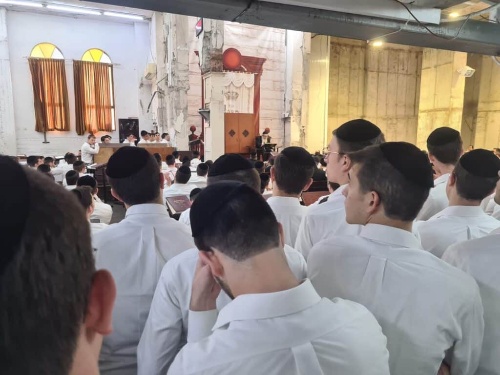 אחרי חולשתו: מרן הגר"ב ויסבקר מסר שיעור לתלמידי הישיבה