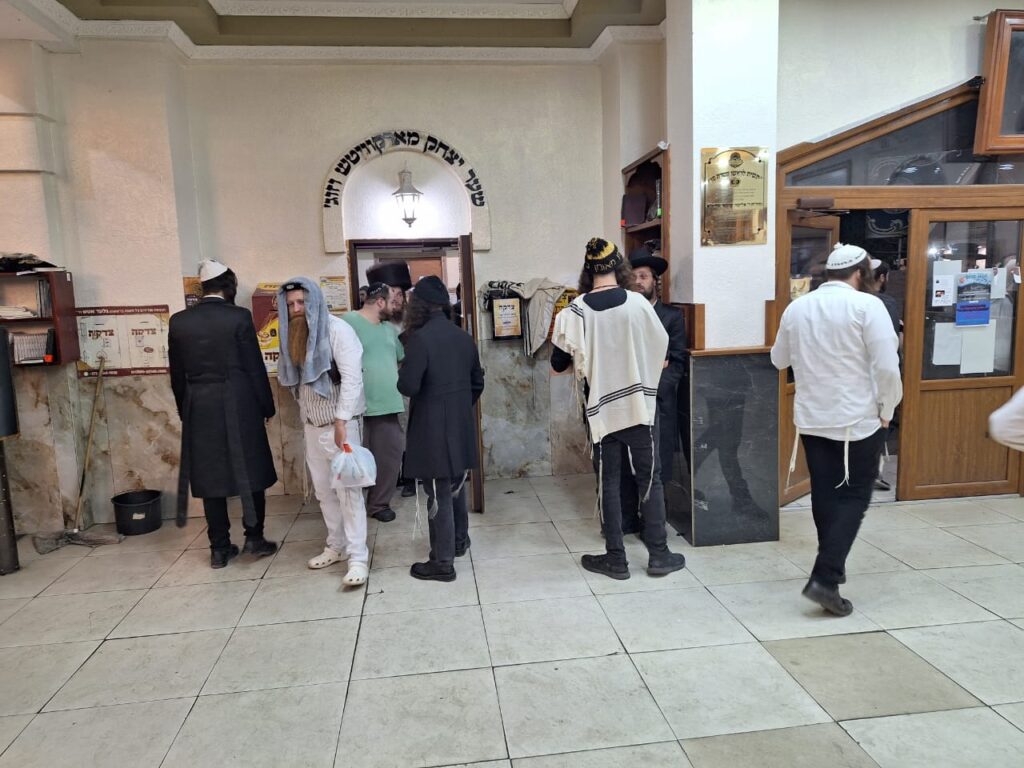 אלפים שהו בקברו של רבי נחמן מברסלב בשבת האחרונה