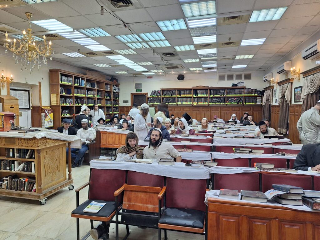 אלפים שהו בקברו של רבי נחמן מברסלב בשבת האחרונה