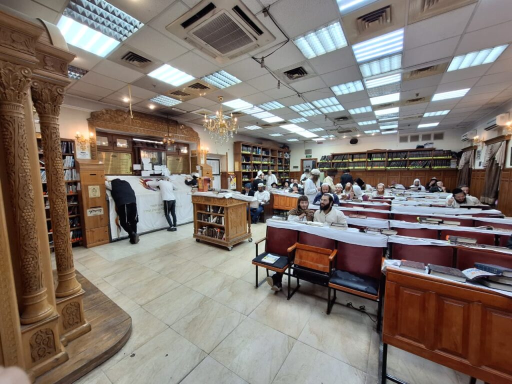 אלפים שהו בקברו של רבי נחמן מברסלב בשבת האחרונה