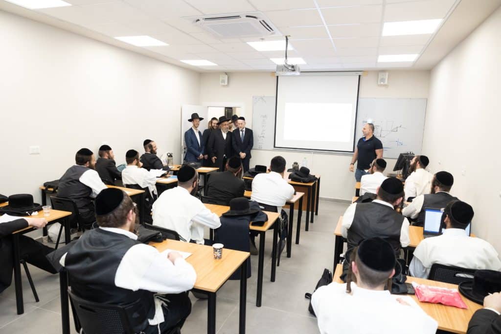 בית שמש: נקבעו מזוזות במרכז להכשרה מקצועית