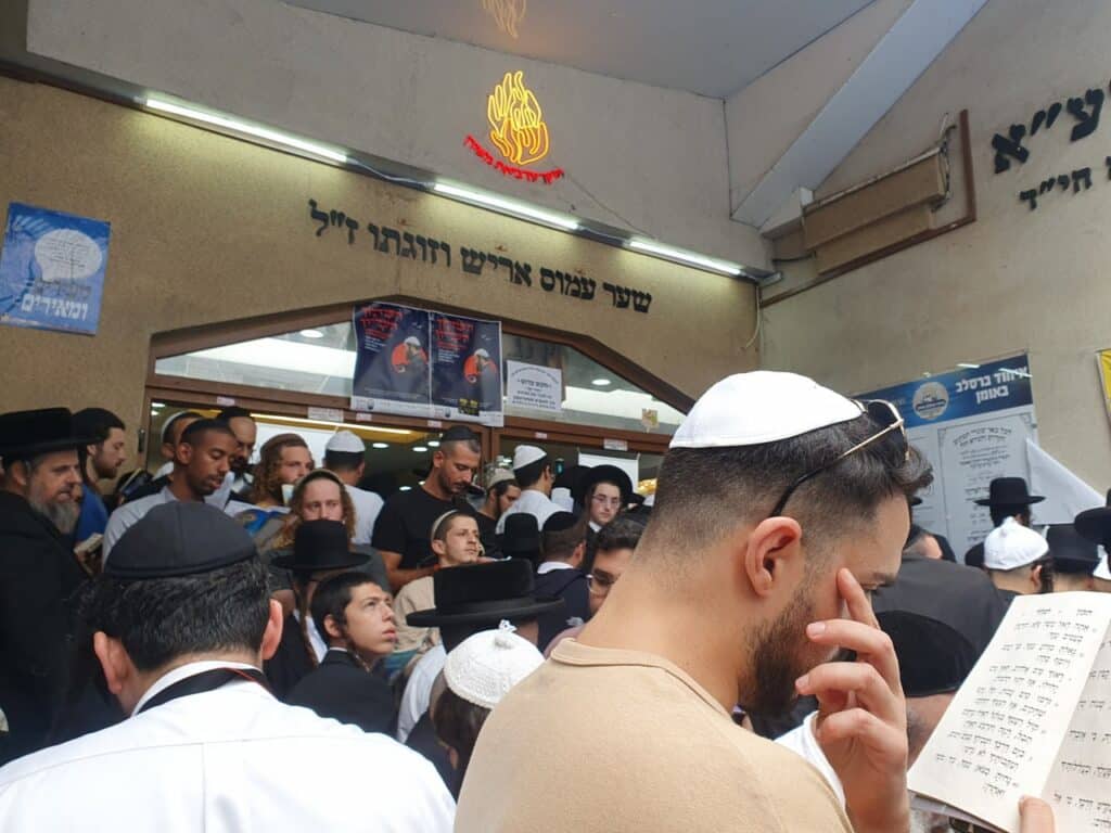 אורות גבוהים: קרוב ל-50 אלף איש באומן