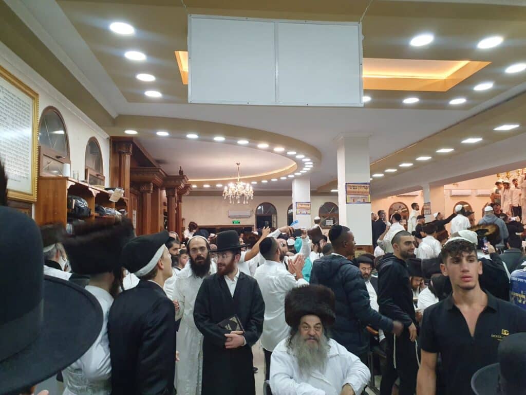 אורות גבוהים: קרוב ל-50 אלף איש באומן