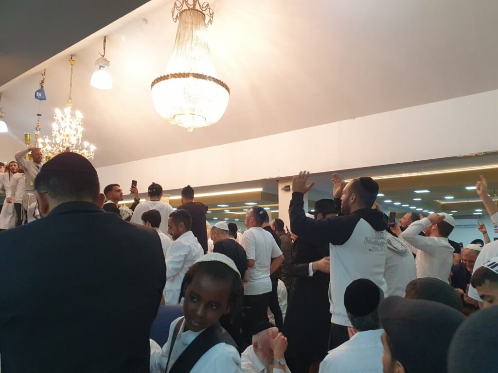 אורות גבוהים: קרוב ל-50 אלף איש באומן