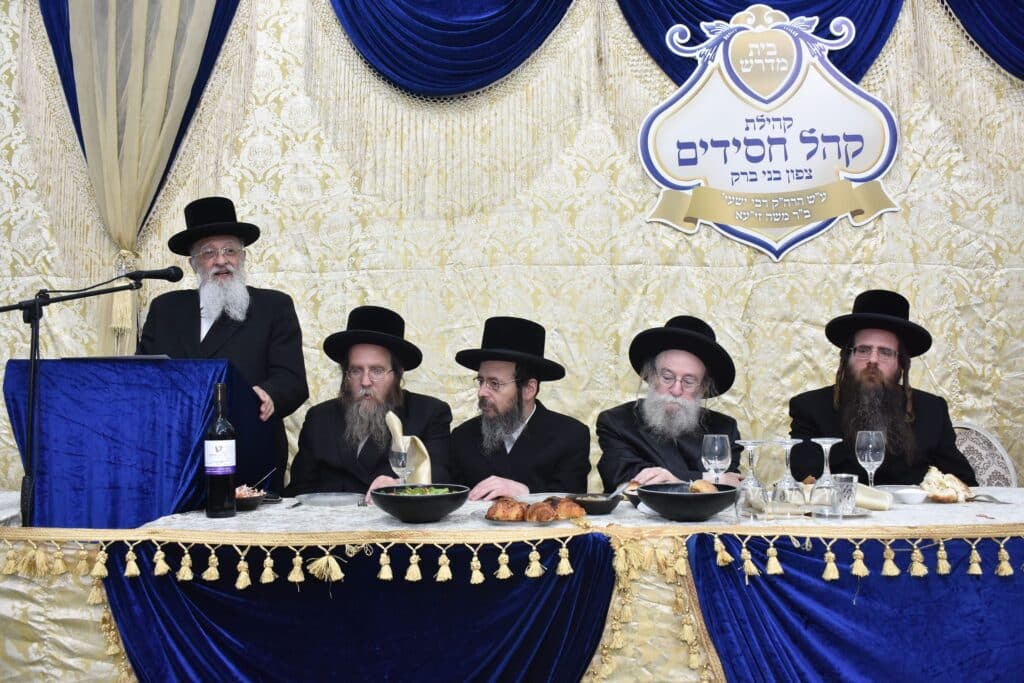 קריית הרצוג: מעמד הכתרת הרב החסידי