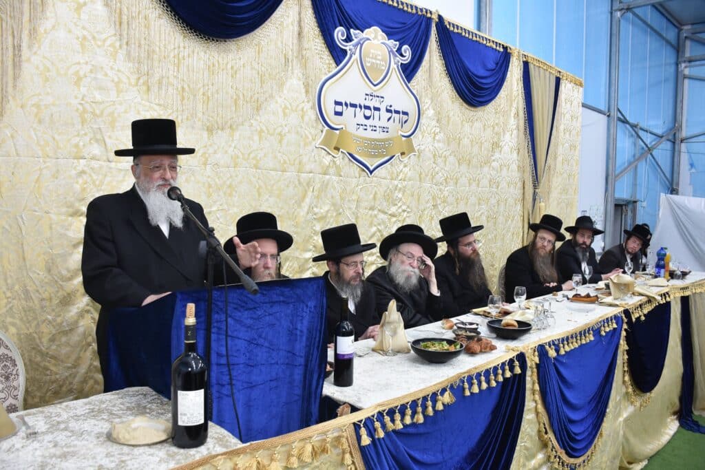 קריית הרצוג: מעמד הכתרת הרב החסידי