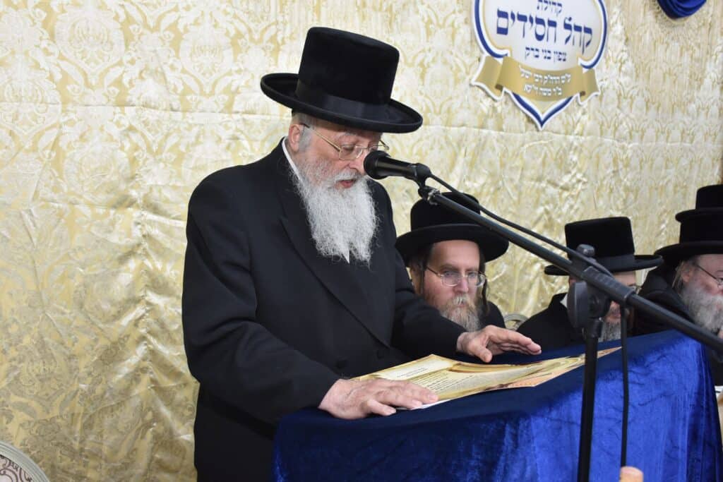 קריית הרצוג: מעמד הכתרת הרב החסידי