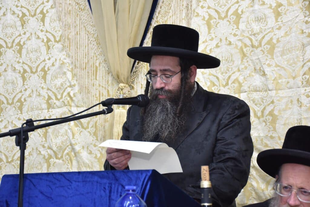 קריית הרצוג: מעמד הכתרת הרב החסידי