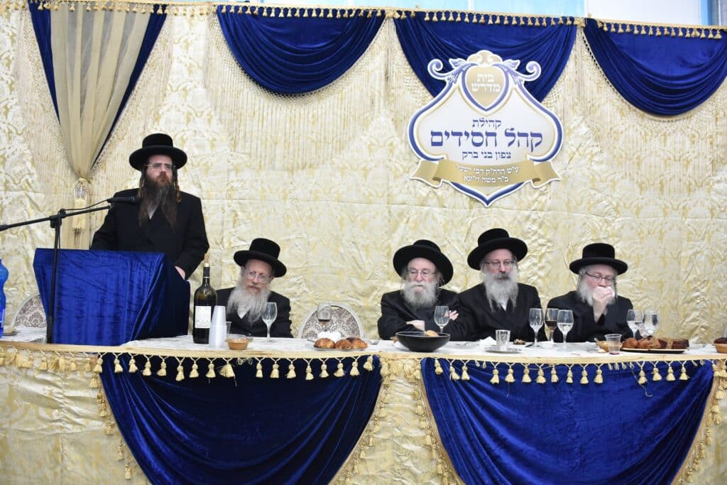 קריית הרצוג: מעמד הכתרת הרב החסידי