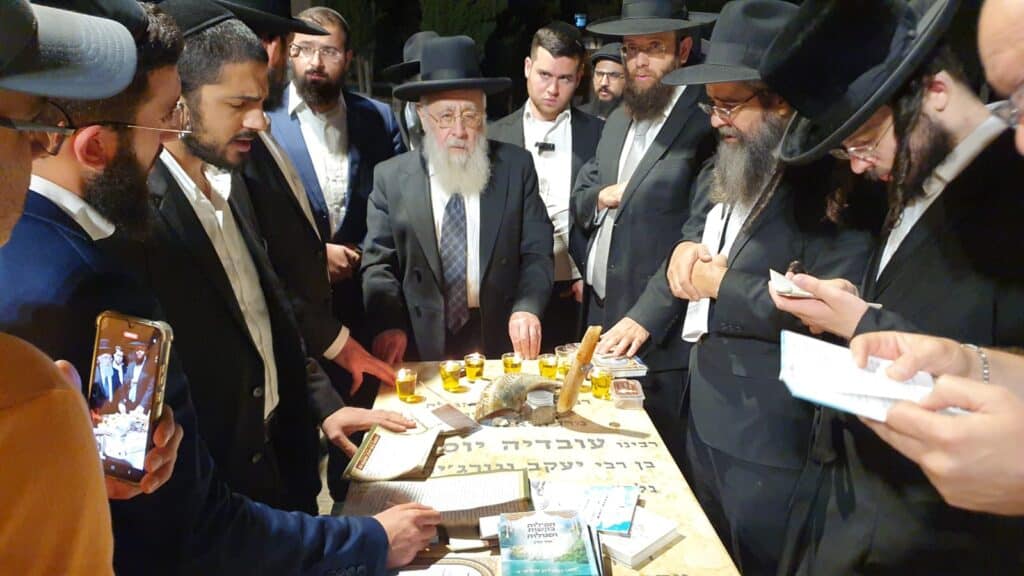 לפנות בוקר: הראשון לציון עלה לציון מרן הגר"ע יוסף