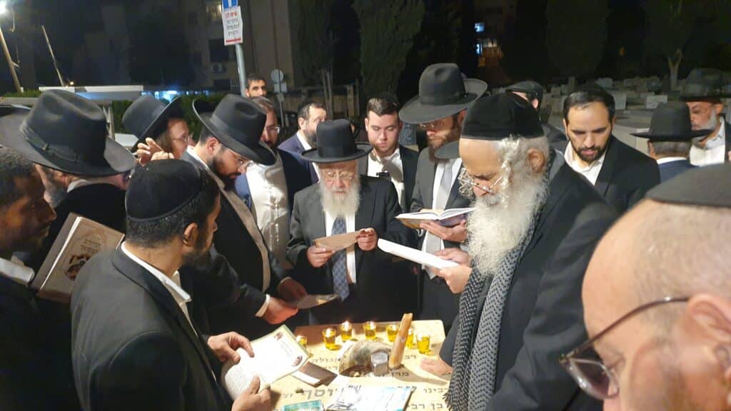 לפנות בוקר: הראשון לציון עלה לציון מרן הגר"ע יוסף