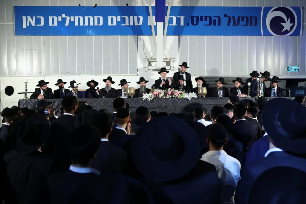 גלריה: בישיבת 'אבני נזר' הקבילו את פני ראש הישיבה