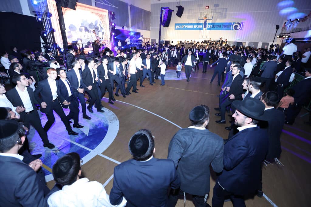 גלריה: בישיבת 'אבני נזר' הקבילו את פני ראש הישיבה