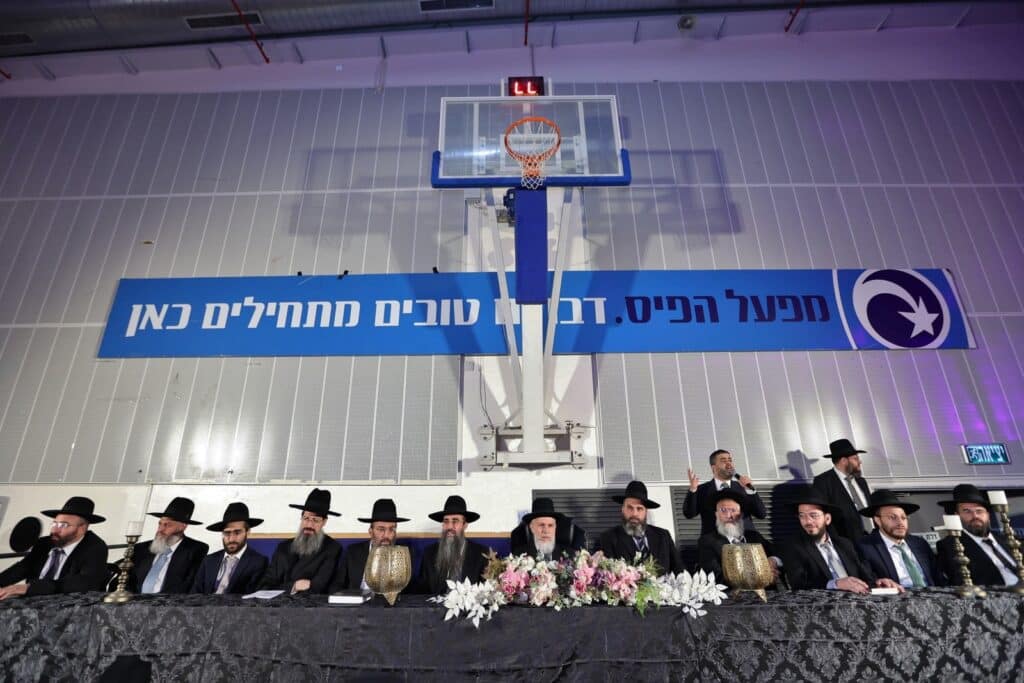 גלריה: בישיבת 'אבני נזר' הקבילו את פני ראש הישיבה